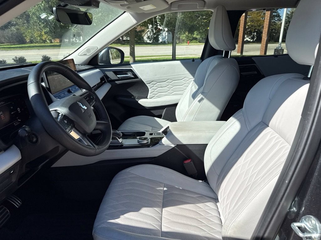 2025 Mitsubishi Outlander SEL