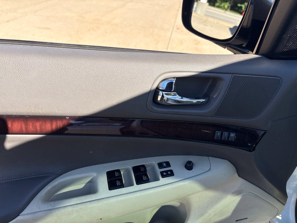 2012 INFINITI G37 X