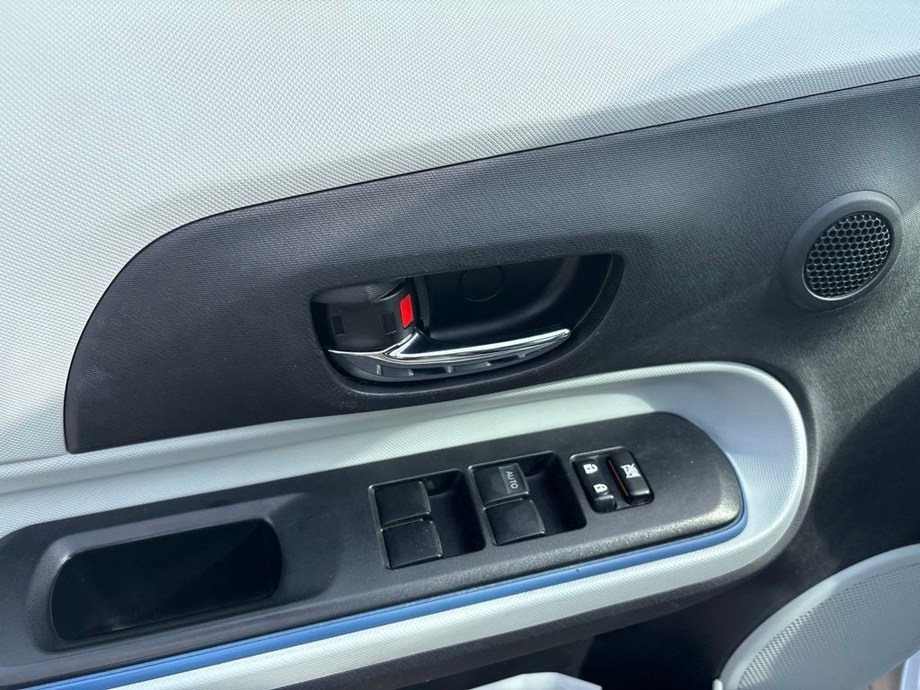 2013 Toyota PRIUS c Three
