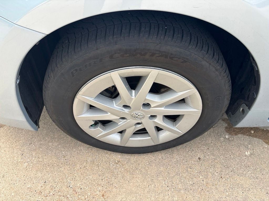2014 Toyota PRIUS v Three