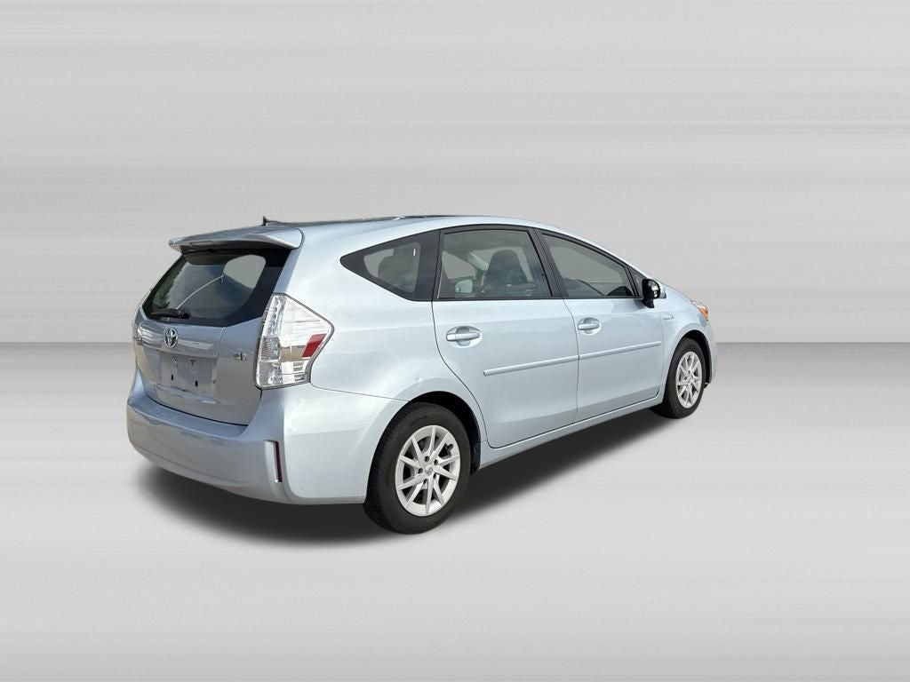 2014 Toyota PRIUS v Three