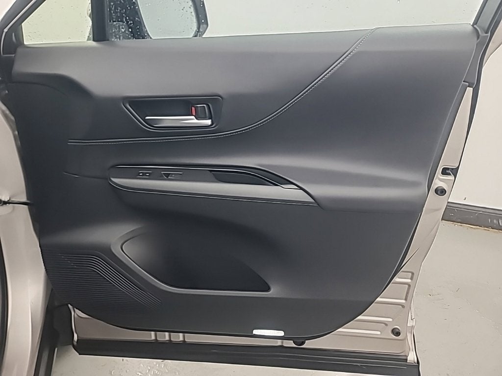 2024 Toyota Venza LE