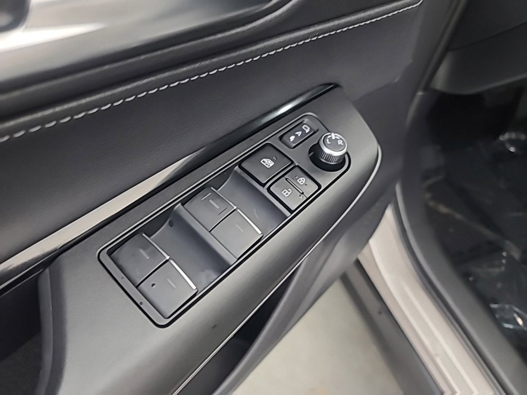 2024 Toyota Venza LE