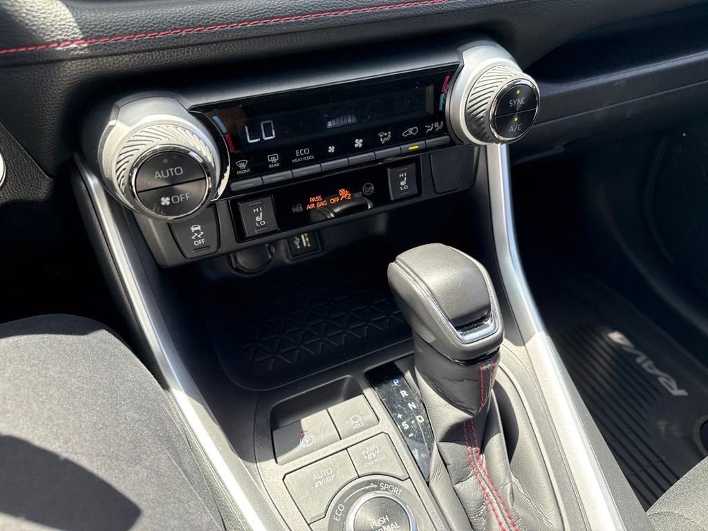 2025 Toyota RAV4 Plug-in Hybrid SE