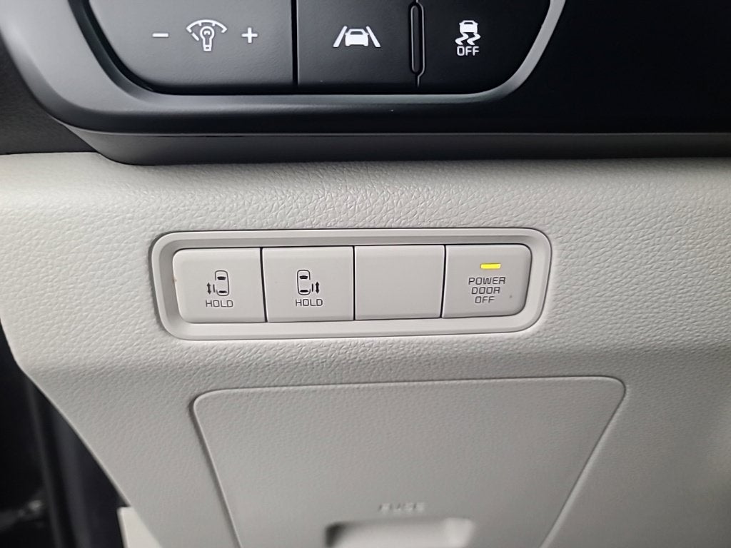 2024 Kia Carnival LX