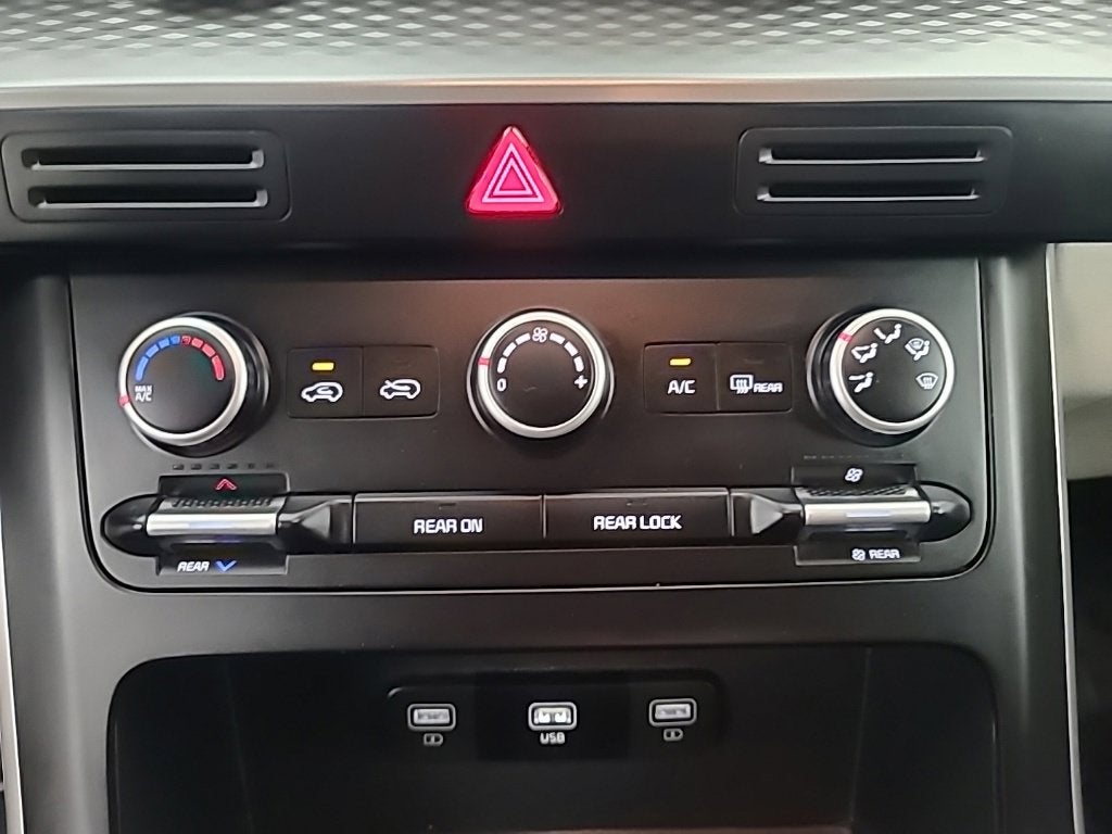 2024 Kia Carnival LX