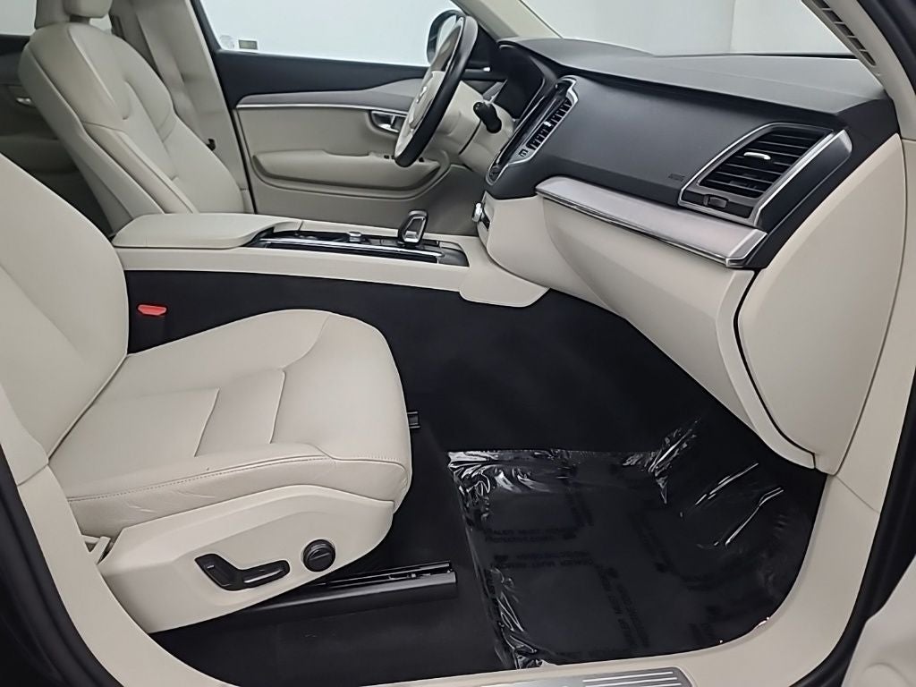 2023 Volvo XC90 B5 Core