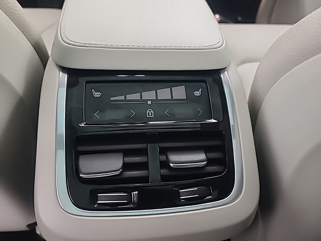 2023 Volvo XC90 B5 Core