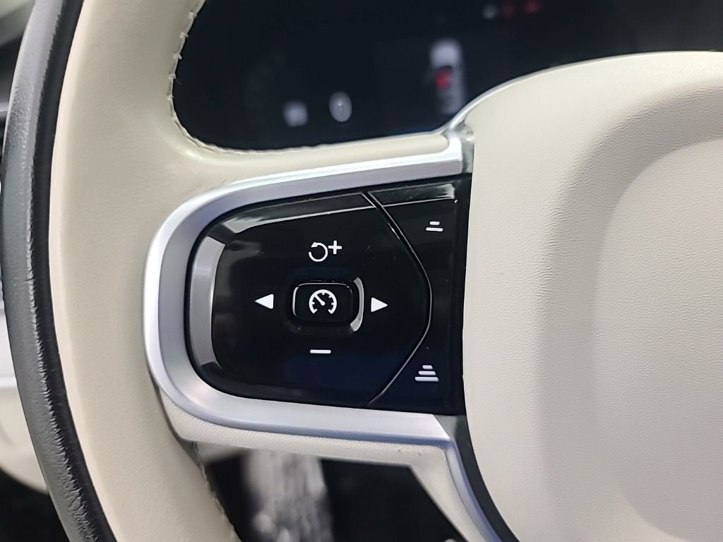 2023 Volvo XC90 B5 Core